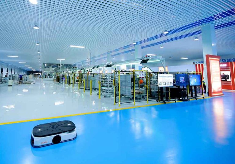 Linuo-Ritter-puts-into-operation-the-world's-first-solar-powered-lights-out-factory